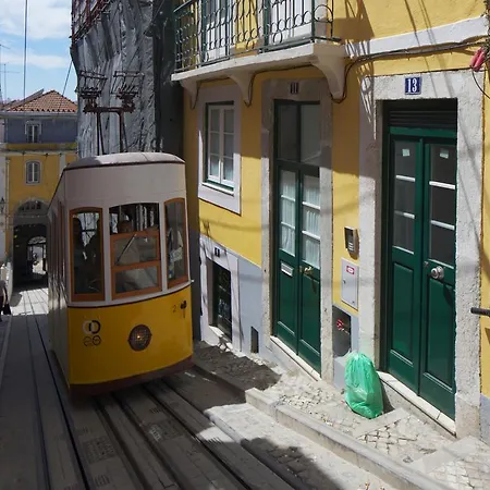 Apartamento Traveling To Bairro Alto