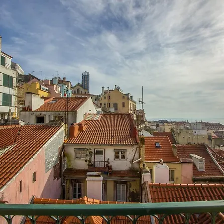 Traveling To Bairro Alto Apartman