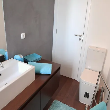 Traveling To Bairro Alto Apartman Lisboa