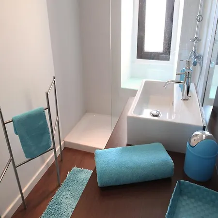 Traveling To Bairro Alto Apartman